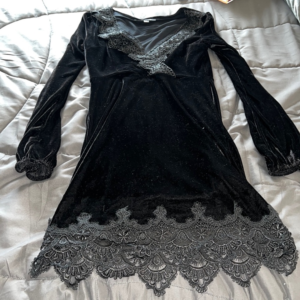 4SI3NNA Lace and Velvet Dress
